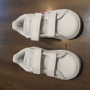 Child's NWOT Adidas shoes 6K $20.00 #336